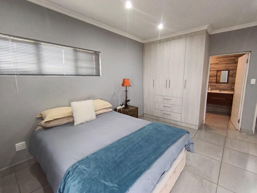 4 Bedroom Property for Sale in Wavecrest Eastern Cape